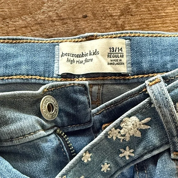 Abercrombie Kids Blue Flare Jeans with Floral Belt - Picture 2 of 3